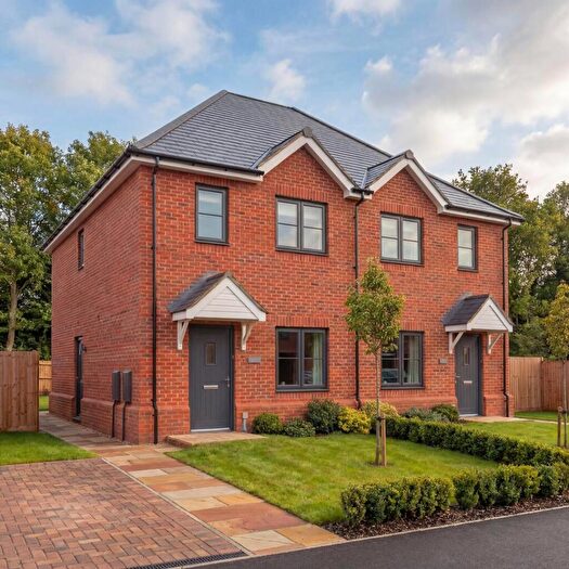 2 Bedroom Semi-Detached House For Sale In Place Road, Cowes, PO31