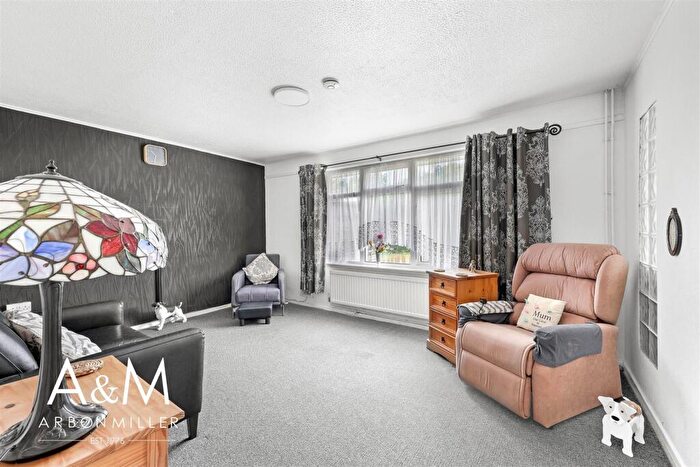 1 Bedroom Bungalow For Sale In Marlowe Close, Barkingside, IG6