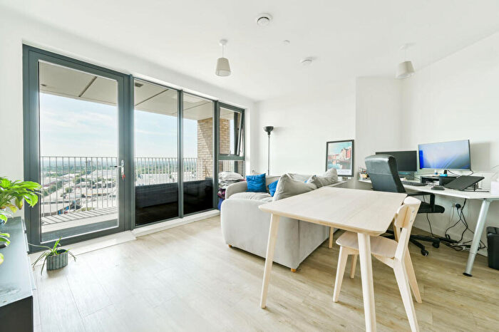 2 Bedroom Flat For Sale In Lakeside Drive, Park Royal, London, NW10