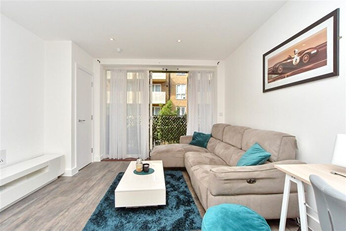 1 Bedroom Flat For Sale In Corys Road, Rochester, Kent, ME1