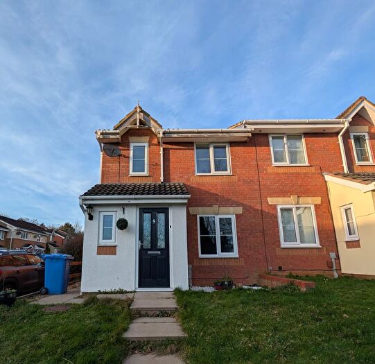 3 Bedroom Semi-Detached House To Rent In Backley Close, Kettering, NN15