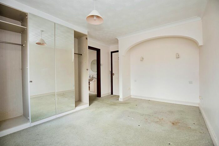4 Bedroom Detached Bungalow For Sale In Whitegates, West Hunsbury, Northampton, NN4