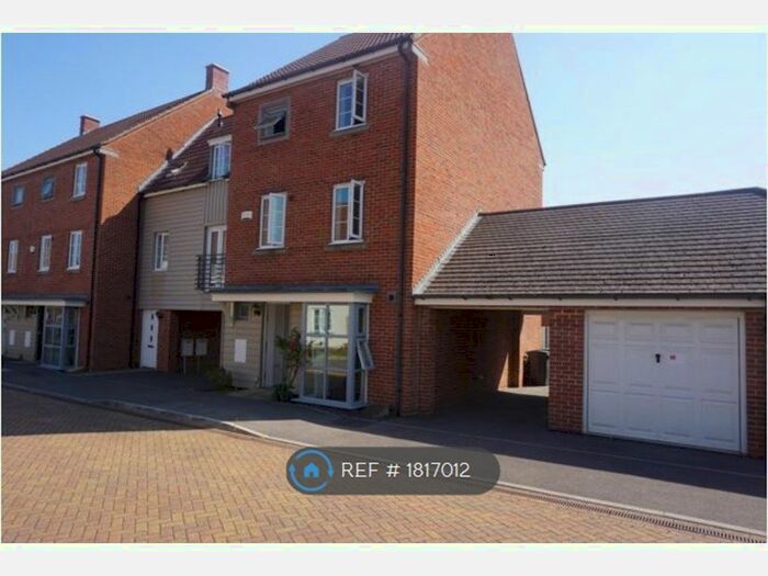 4 Bedroom Semi-Detached House To Rent In Ilsley Road, Basingstoke, RG24