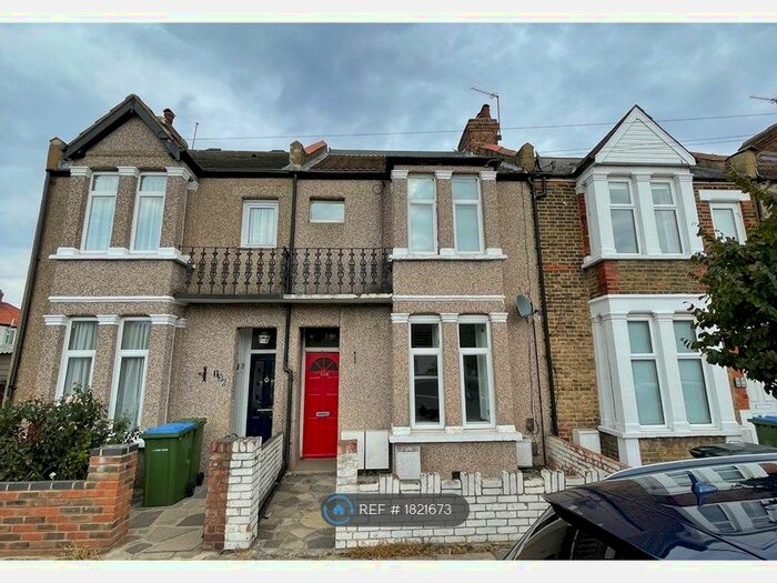 2 Bedroom Flat To Rent In Blanmerle Road, London, SE9
