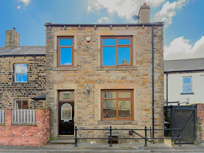 3 Bedroom End Of Terrace House For Sale In Craven Lane, Gomersal, BD19