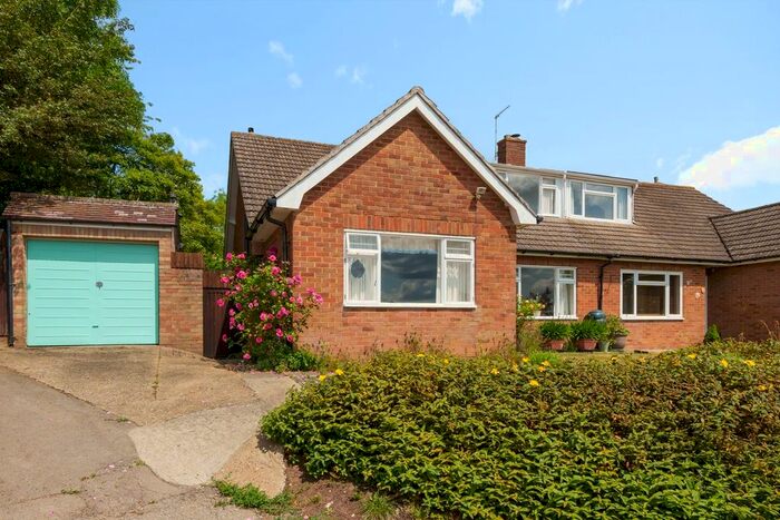 3 Bedroom Bungalow For Sale In Poplicans Road, Cuxton, Rochester, ME2