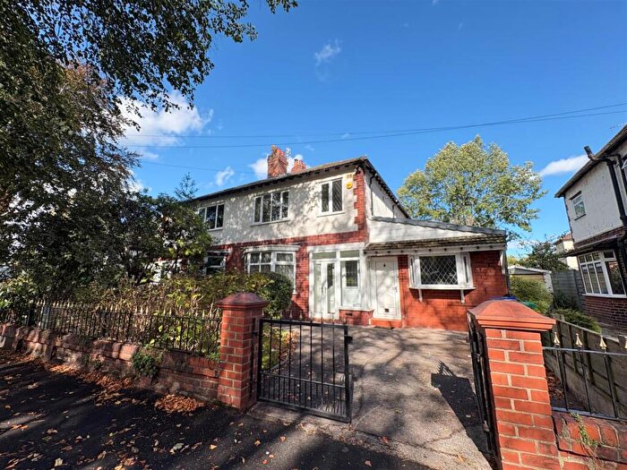 4 Bedroom Semi-Detached House For Sale In Darley Avenue, Chorlton, M21