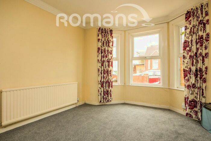 3 Bedroom Semi-Detached House To Rent In Holly Road, GU12