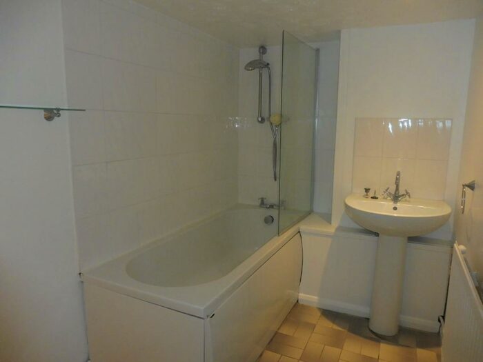1 Bedroom Ground Flat To Rent In Ladysmith Road, Plymouth, PL4