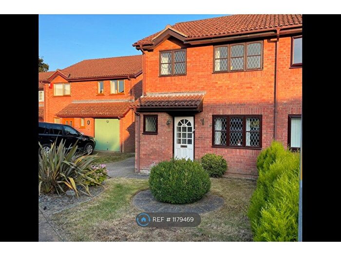 3 Bedroom Semi-Detached House To Rent In Haverscroft Close, Norwich, NR8