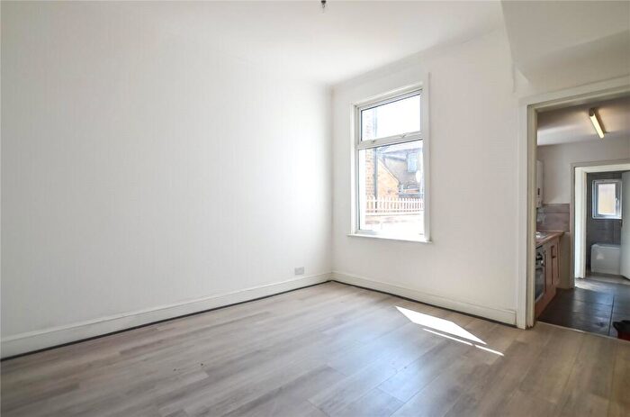 5 Bedroom Detached House To Rent In Kimberley Road, Edmonton, N18