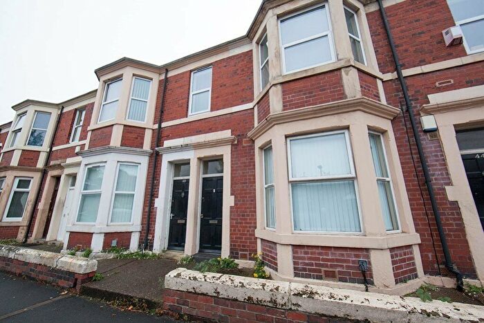 3 Bedroom Flat To Rent In Helmsley Road, Newcastle Upon Tyne, NE2
