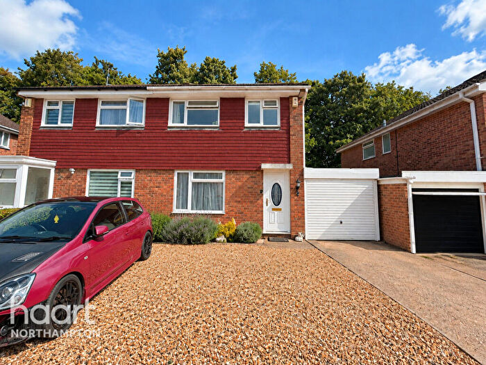 4 Bedroom Semi-Detached House For Sale In Cowgill Close, Northampton, NN3