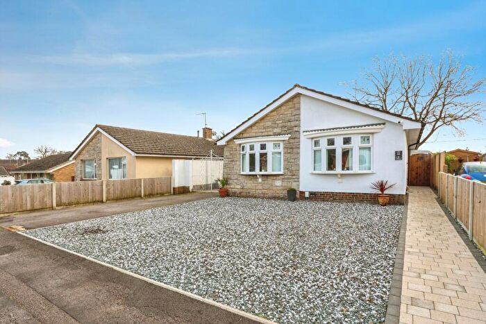 4 Bedroom Bungalow For Sale In Franklyn Close, Poole, Dorset, BH16