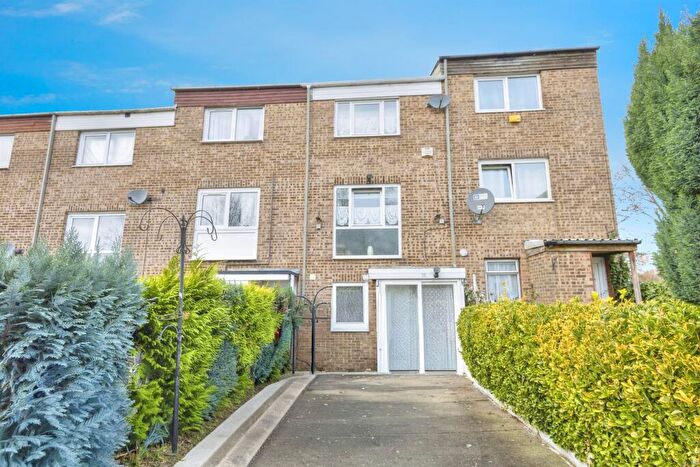 4 Bedroom Terraced House For Sale In Ellfield Court, Northampton, NN3