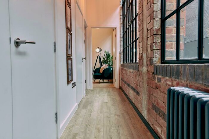 2 Bedroom Apartment To Rent In Gilders Yard, Birmingham Birmingham, B18