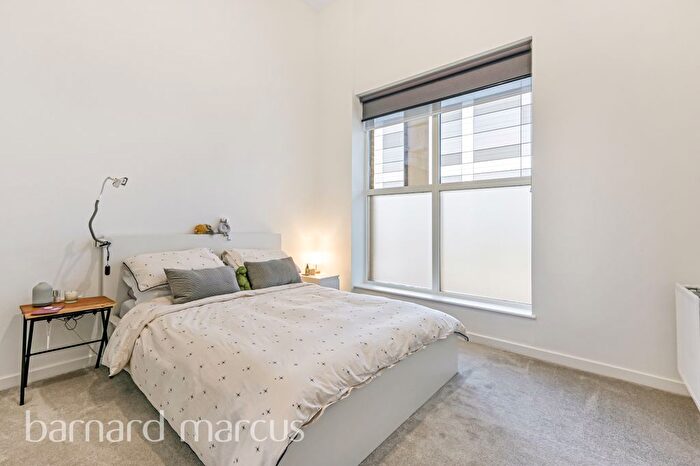 1 Bedroom Flat To Rent In Carnation Gardens, Hayes, UB3