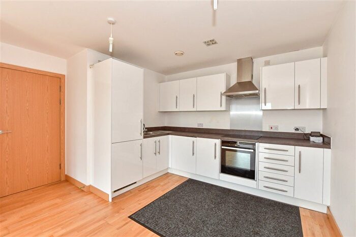 2 Bedroom Flat For Sale In Belon Drive, Whitstable, Kent, CT5