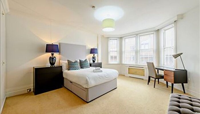 3 Bedroom Flat To Rent In Park Road, Strathmore Court, NW8