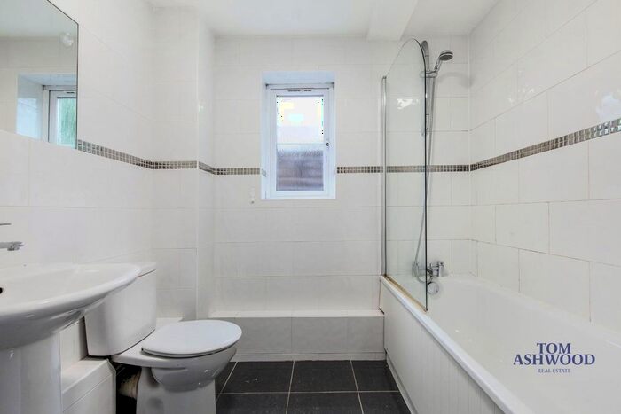 1 Bedroom Flat For Sale In Jacobs Avenue, Harold Wood, Essex, RM3