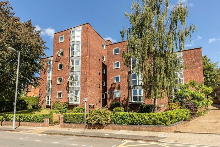 1 Bedroom Flat To Rent In Queens Road, Kingston Upon Thames, KT2