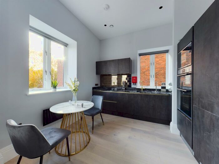 2 Bedroom Apartment To Rent In Highgrove, Kings Buildings, HU1