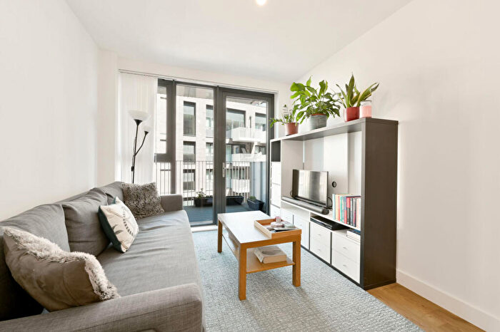 1 Bedroom Flat For Sale In Lakeside Drive, Park Royal, London, NW10