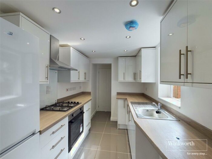 3 Bedroom Terraced House To Rent In Donnington Gardens, Reading, RG1