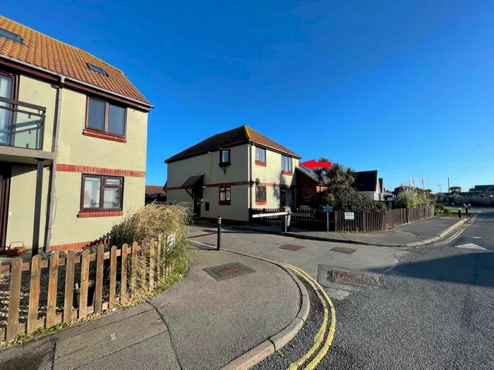 2 Bedroom Flat To Rent In Armada Court, East Bracklesham Drive PO20