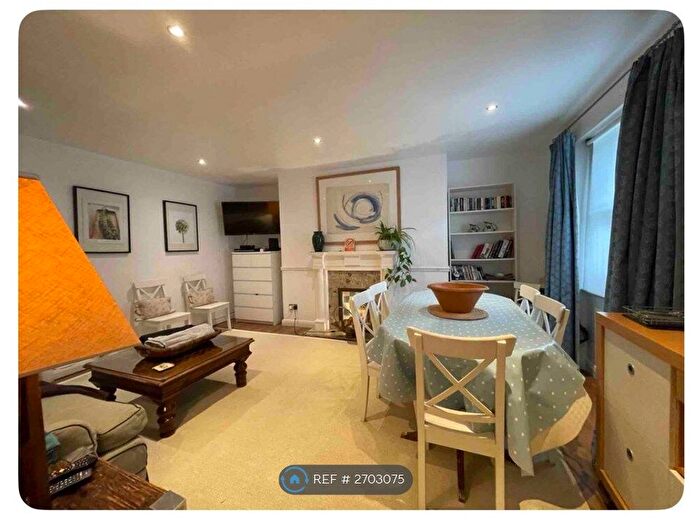 3 Bedroom Flat To Rent In Maze Hill Entrance, London, SE3