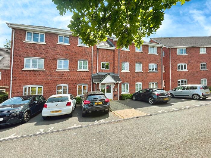 2 Bedroom Flat To Rent In Russell Street, Willenhall, West Midlands, WV13