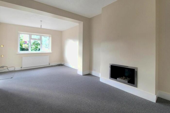 3 Bedroom Property To Rent In Cherrydown Avenue, London, E4