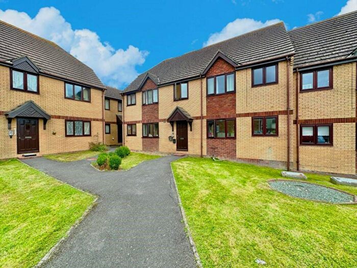 2 Bedroom Flat For Sale In Louviers Road, Weymouth, DT3