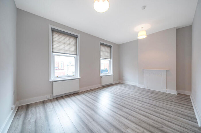 2 Bedroom Apartment To Rent In High Road, Willesden, London, NW10