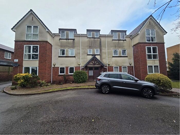 2 Bedroom Flat For Sale In Well Lane, Bebington, Wirral, Merseyside, CH63