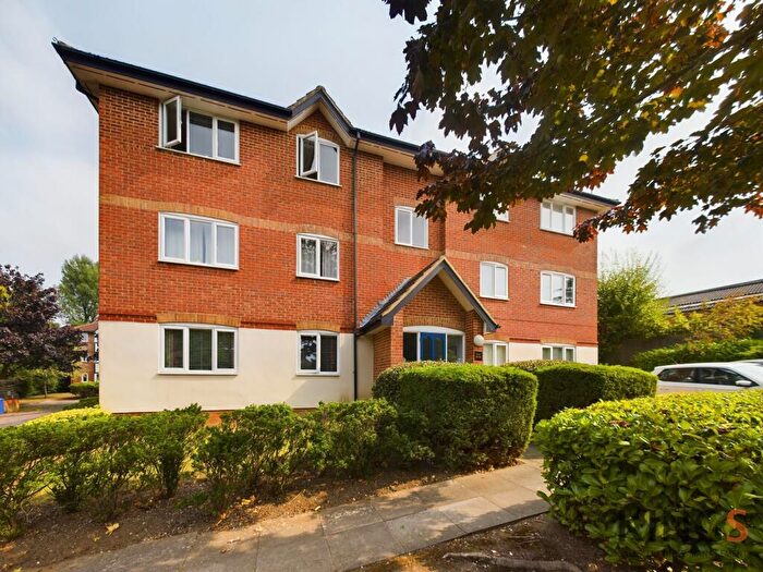 1 Bedroom Apartment To Rent In Deer Close, Hertford, SG13