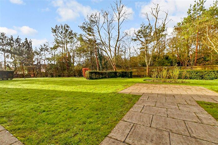 2 Bedroom Flat For Sale In Hornbeam Road, Reigate, Surrey, RH2