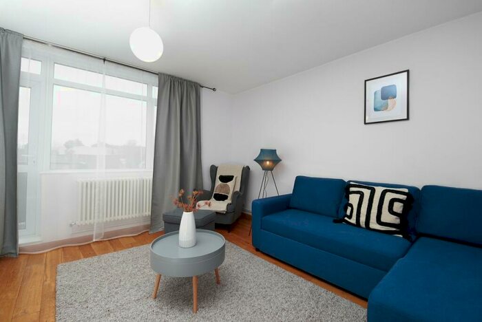 2 Bedroom Maisonette To Rent In Boones Road, SE13