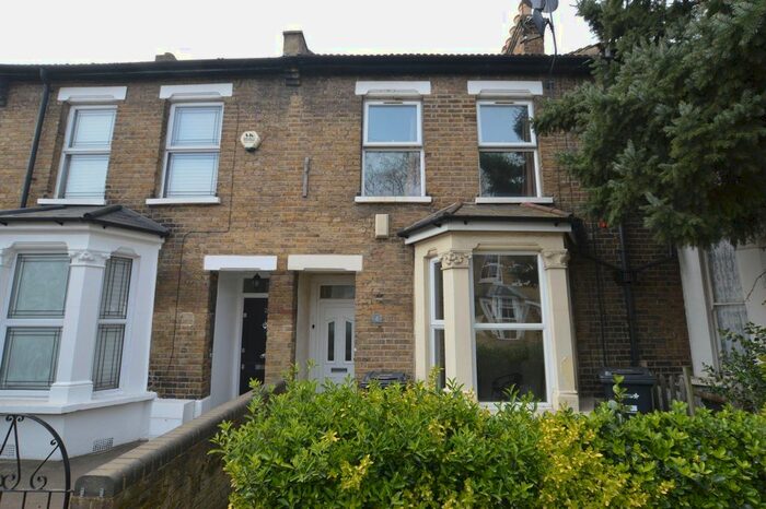 2 Bedroom Flat To Rent In Granville Road, South Woodford, E18