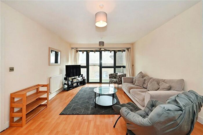 3 Bedroom Flat For Sale In Atelier Court North, , Leven Road, Tower, E14