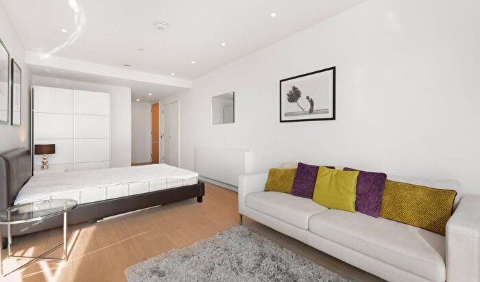 Studio To Rent In Walworth Road, Elephant And Castle, London, SE1