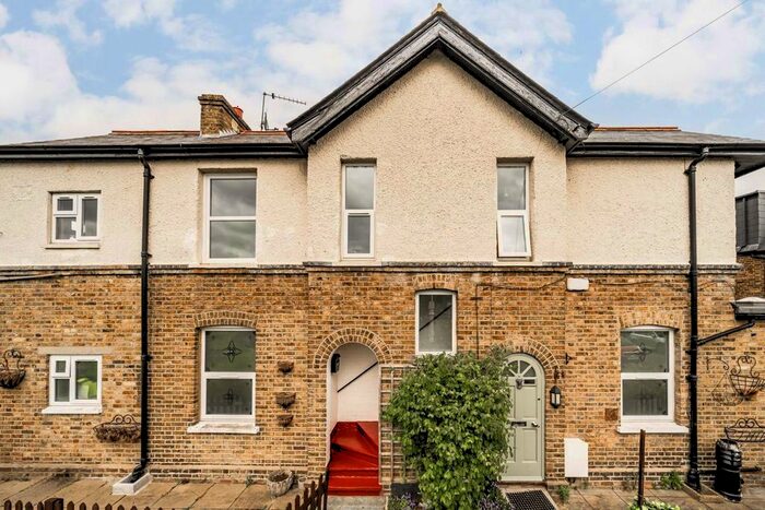 2 Bedroom Flat To Rent In Glenfield Road, London, W13