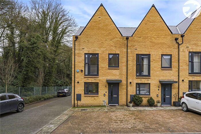 3 Bedroom End Terrace House For Sale In Bazley Close, Swanscombe, Kent, DA10