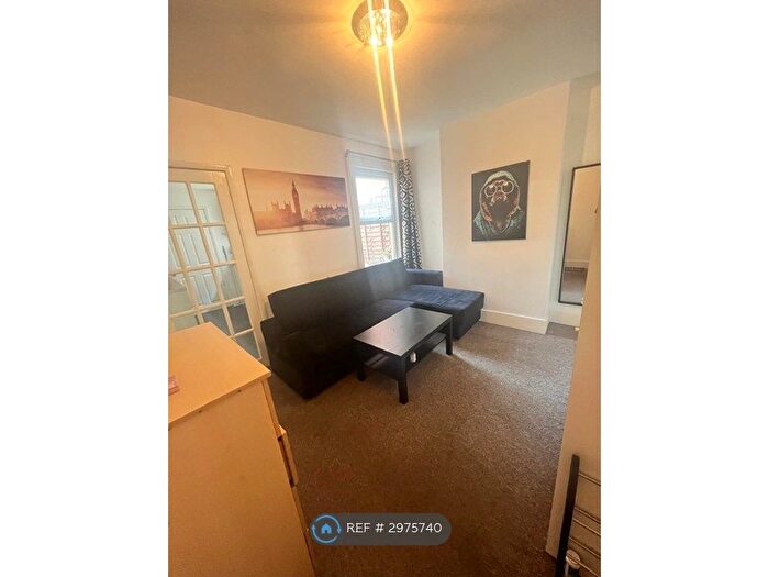 1 Bedroom Flat To Rent In Belmont Road, Reading, RG30