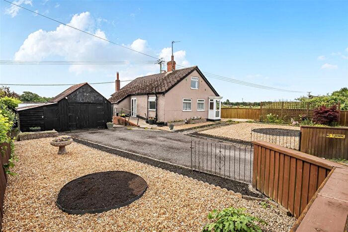 3 Bedroom Detached Bungalow For Sale In Broad Street, Beechingstoke, Pewsey, SN9