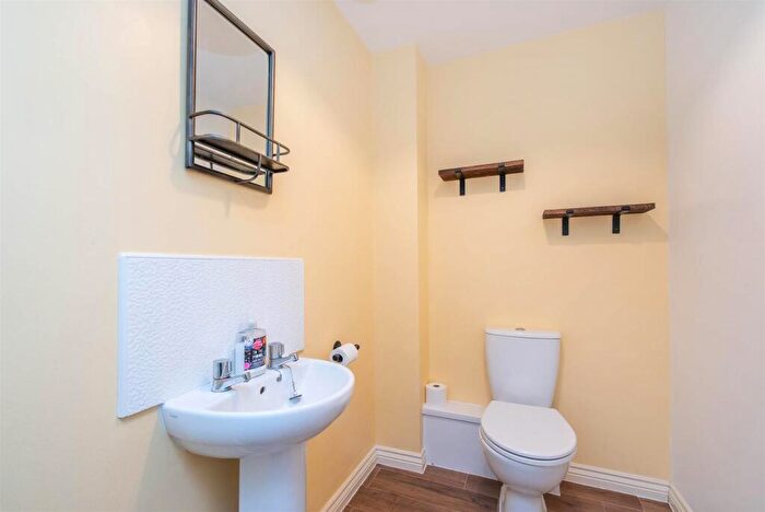 3 Bedroom End Of Terrace House For Sale In Whinfell Close, Leyland, PR25 - Photo 9