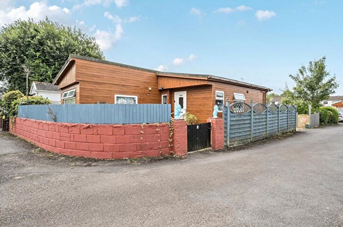 1 Bedroom Park Home For Sale In Oakland Park, Fforestfach, Swansea, SA5