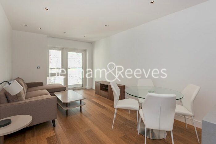 2 Bedroom Flat To Rent In Longfield Avenue, Ealing, W5