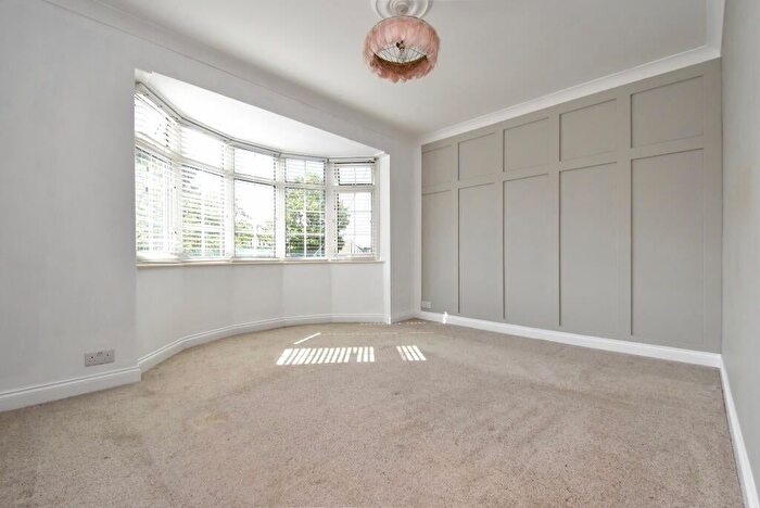 4 Bedroom Semi-Detached House For Sale In Southborough Lane, Bromley, BR2