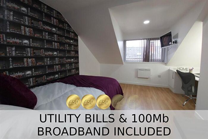 End Of Terrace House To Rent In North Road, B29